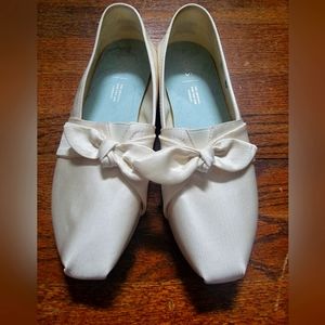 Toms Pearl White Flats with Bow